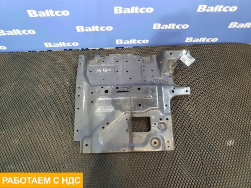 Кронштейн брызговика левый