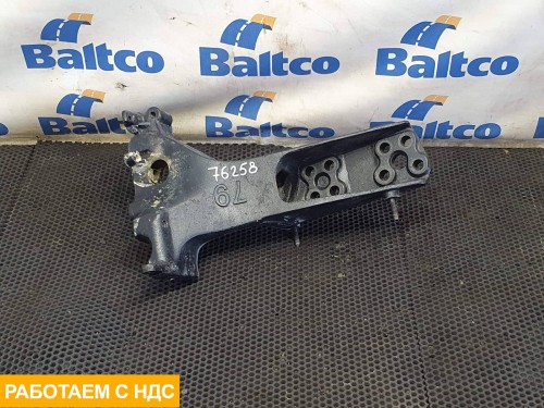 Кронштейн бампера правый